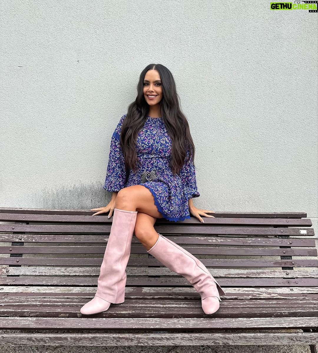 Cristina Pedroche Instagram - Un poco de color en este día lluvioso❤️.