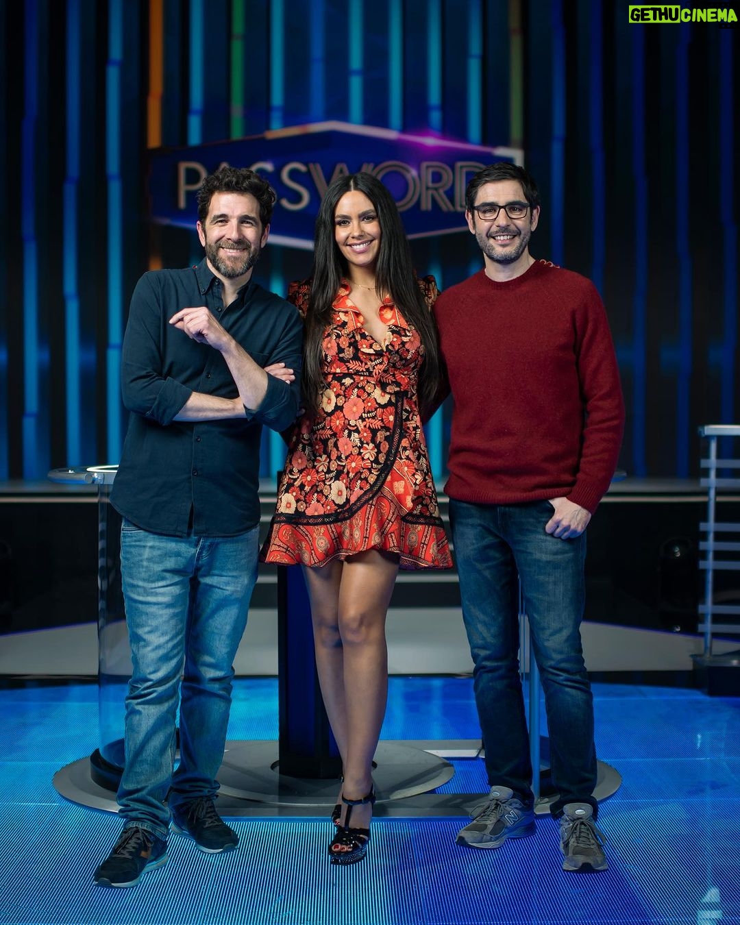 Cristina Pedroche Instagram - Esta noche @passwordoficial 🩷🩷🩷 A las 22h en Antena 3 nos vemos con muchas palabras y muchas risas😂❤️