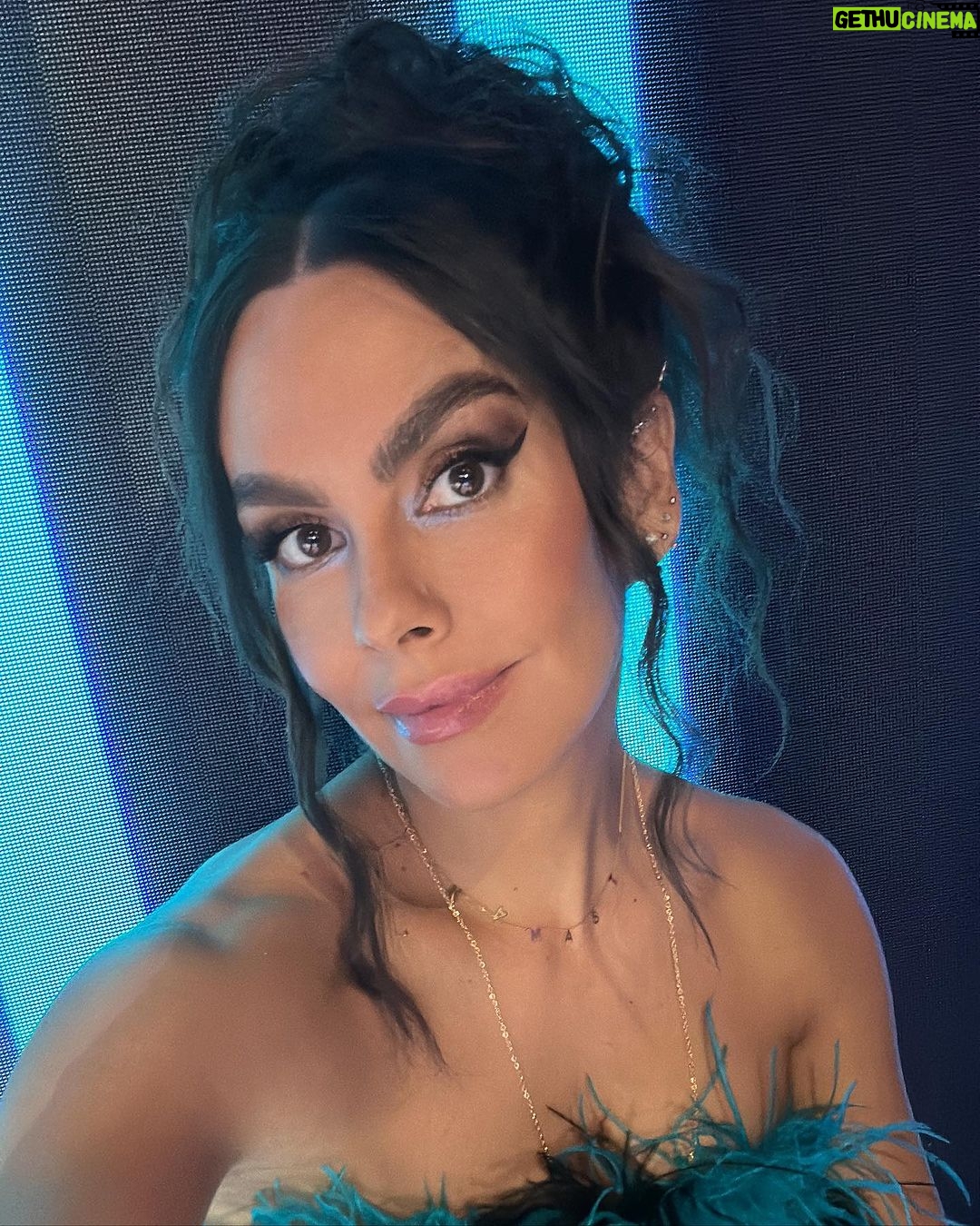 Cristina Pedroche Instagram - A las 22h en Antena 3 nuevo programa de @passwordoficial ❤️❤️❤️ Os esperamos con muchas palabras y muchas risas 🥰❤️