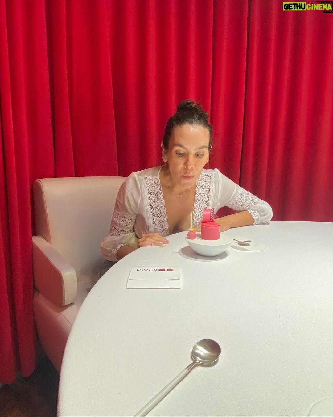 Cristina Pedroche Instagram - Ayer celebré los dos meses de mi hija en uno de sus restaurantes 😂❤️. En el mejor de ellos. @diverxo ⭐️⭐️⭐️ Decir que cada vez es una experiencia mejor y más completa se queda muy corto. @dabizdiverxo no tiene límites. Es el mejor. En esto también.❤️