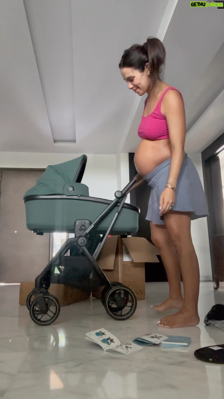 Cristina Pedroche - 175.3K Likes - Me grabé pensando que quedaría un vídeo gracioso y el resultado ha sido un poco diferente 🥲❤️.
