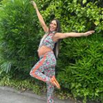 Cristina Pedroche Instagram - No me puedo quedar solo con una 🥰. Salta (con cuidado😂), ríe, disfruta… 🤰🏽❤️ ¿Qué canción quedaría bien en el último vídeo?🩵