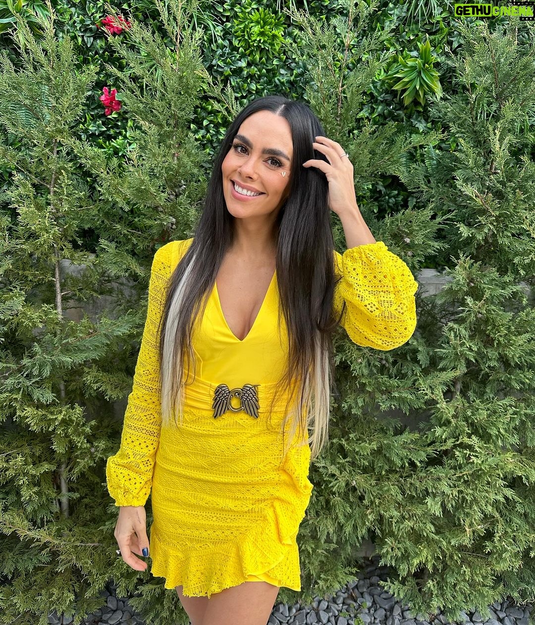 Cristina Pedroche Instagram - Un toque de color a un día que parece un poco gris❤️
