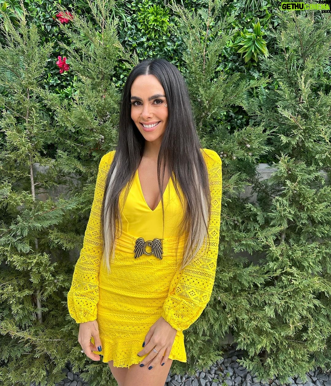 Cristina Pedroche Instagram - Un toque de color a un día que parece un poco gris❤️