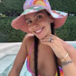 Cristina Pedroche Instagram - Día de chicas en la pisci 😂❤️💦🩵