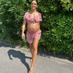 Cristina Pedroche Instagram - Feliz de poder estar todo el fin de semana en casa descansando y mimándonos 🥰❤️❤️❤️