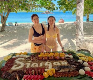 Cristine Reyes Instagram - Cheers to a remarkable sister turning 35. Happy birthday, Aa! Ate and your Kuya Dave are always by your side. We love you!❤️❤️❤️

My 👙 @oceansph 
Pearl necklace @name.s_collections 

#AraMina
#CristineReyes
#AraMinaTravels
#AraMinaFamilia
#Siargao #sisters