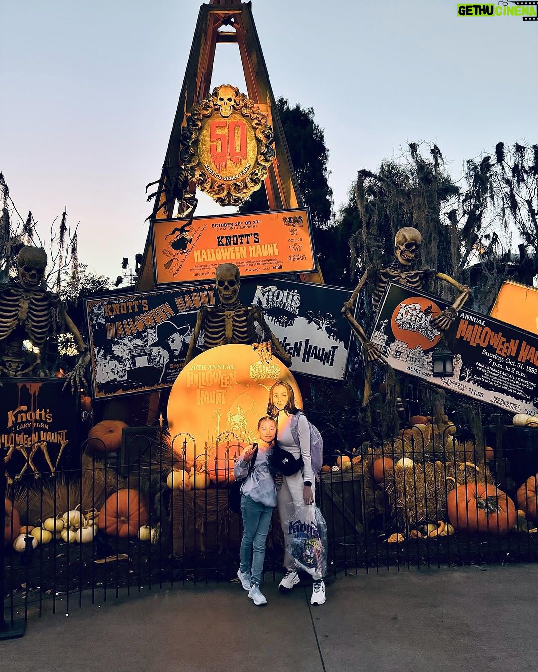Cristine Reyes Instagram - We had an absolutely amazing day at Knott's Berry Farm! The rides were beyond awesome! And the best part? It wasn't too crowded, so we had a super chill time. 🎢🍬🙌🏻🌷