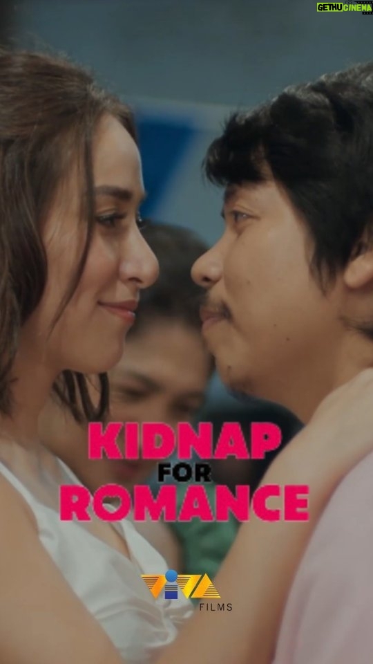 Cristine Reyes Instagram - DAHIL BER-MONTHS NA, GAWIN NATING MAS MAAGA ANG PAMASKO MO! Abangan na ang ‘KIDNAP FOR ROMANCE’. Starring the Ultimate Star, Cristine Reyes and the Ultimate Leading Man, Empoy Marquez! Directed by Victor Villanueva, DGPI! SEPTEMBER 6 In Cinemas Nationwide! Watch the trailer here 👉 https://fb.watch/muWy4yE_vL/?mibextid=cr9u03 SM CINEMAS ADVANCE TICKET SELLING! 🔗: https://bit.ly/KidnapForRomanceAtSMCinema #KidnapForRomance #CristineReyes #EmpoyMarquez