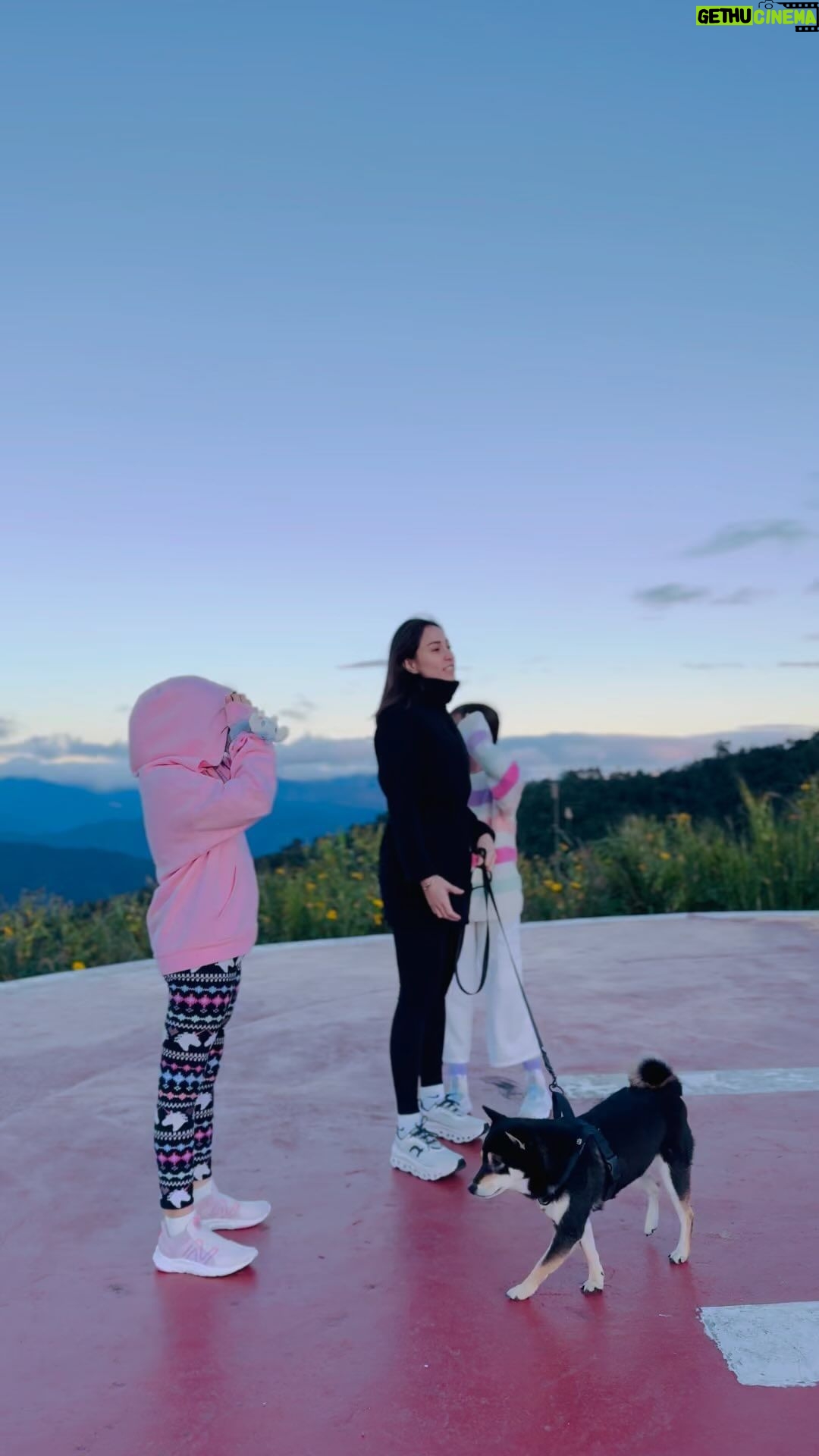Cristine Reyes Instagram - Humor, my dear friends, is an absolute necessity. It adds a delightful touch of amusement and wit to our lives, making every moment absolutely extraordinary. #damisinasabi #eanongayon #christmasfeels #xmas23 Baguio Benguet