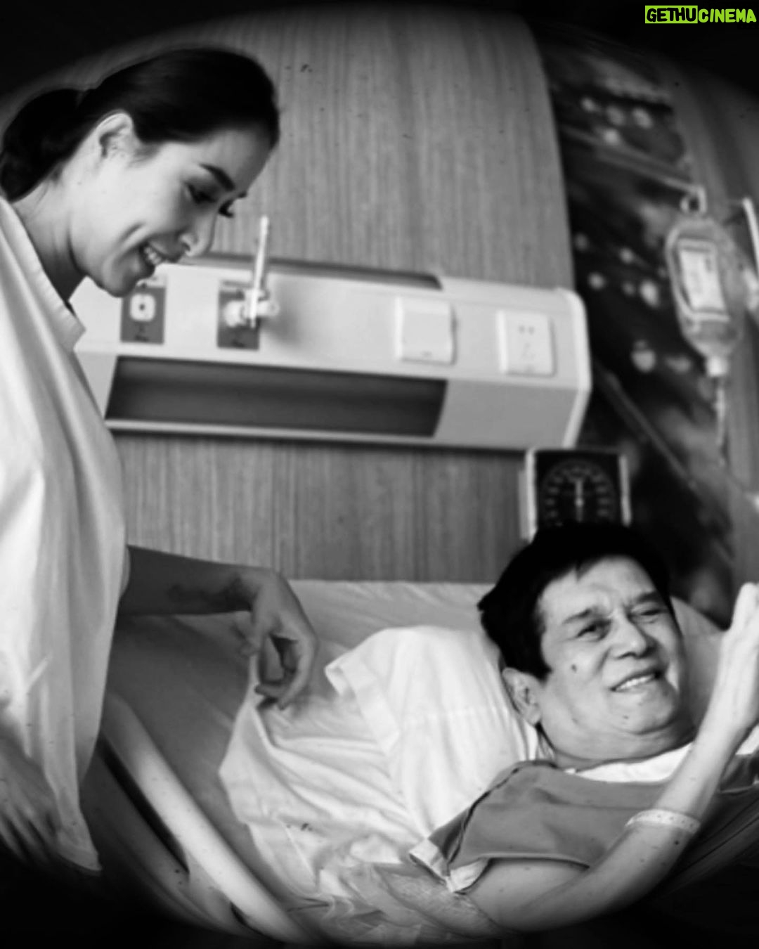 Cristine Reyes Instagram - The righteous man walks in his integrity; His children are blessed after them -Proverbs 20:7 🙏 I know I am blessed because of you, Daddy. You raised me well. Sorry kung masyado akong busy Daddy. You know i’m always here for life. Mahal kita. 🥺 Pinag-alala mo ko. Namaga mata ko tuloy hindi matakpan ng make-up sa taping. 🎬 Salamat sa mababait na mga kasama ko sa taping at inalagaan din nila ako ng walang pagtatanong. 😮💨🤦🏻♀️😅 Daddy’s Angels @riomaepascual , @normaegana6 and me. 😝😇🙏 World Citi Medical Center