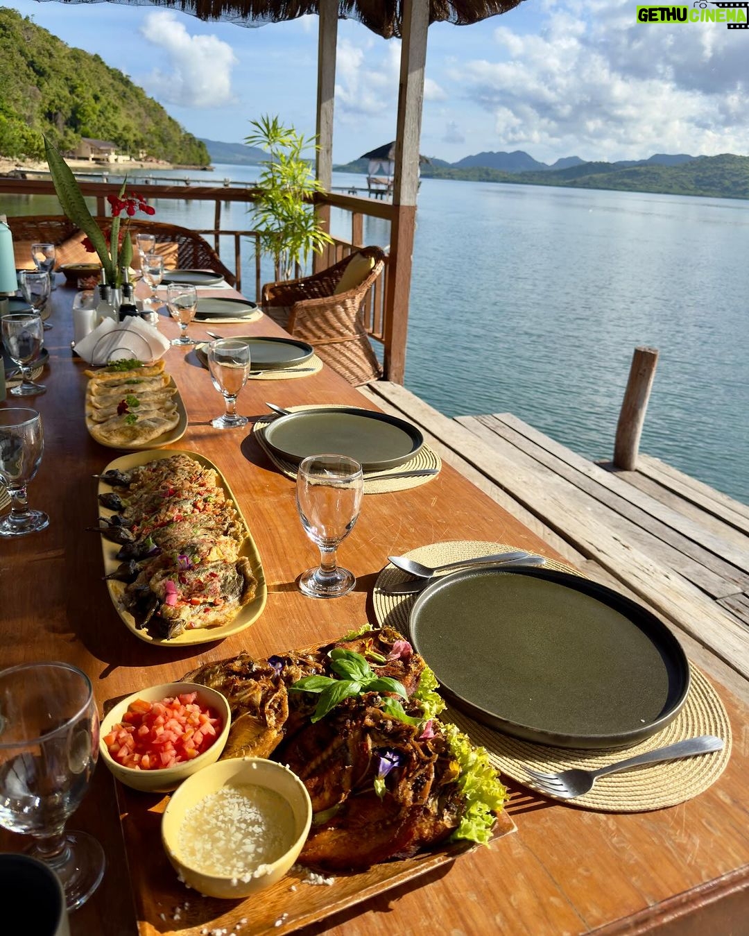 Cristine Reyes Instagram - Took a break from all the noise and stepped into a peaceful sanctuary. Connecting with what truly makes me happy and embraced my authentic self. 🌿☀️🥥✍️🧘🏻♀️ @hirayawellnessretreat 🩵 #mentalhealth #holisticwellness #palawanisland #palawanphilippines #ptsd #anxiety #mindfulness Palawan Philippines
