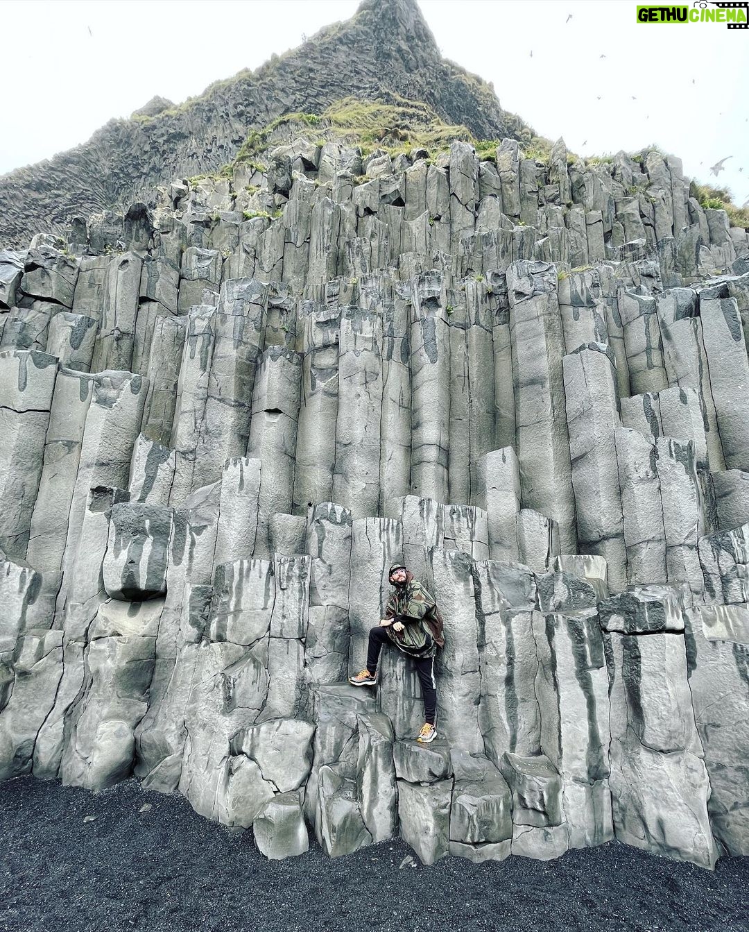Cyprien Iov Instagram - J’ai passé 10 jours en Islande grâce à @icelandair et c’était mémorable 🌋 Iceland
