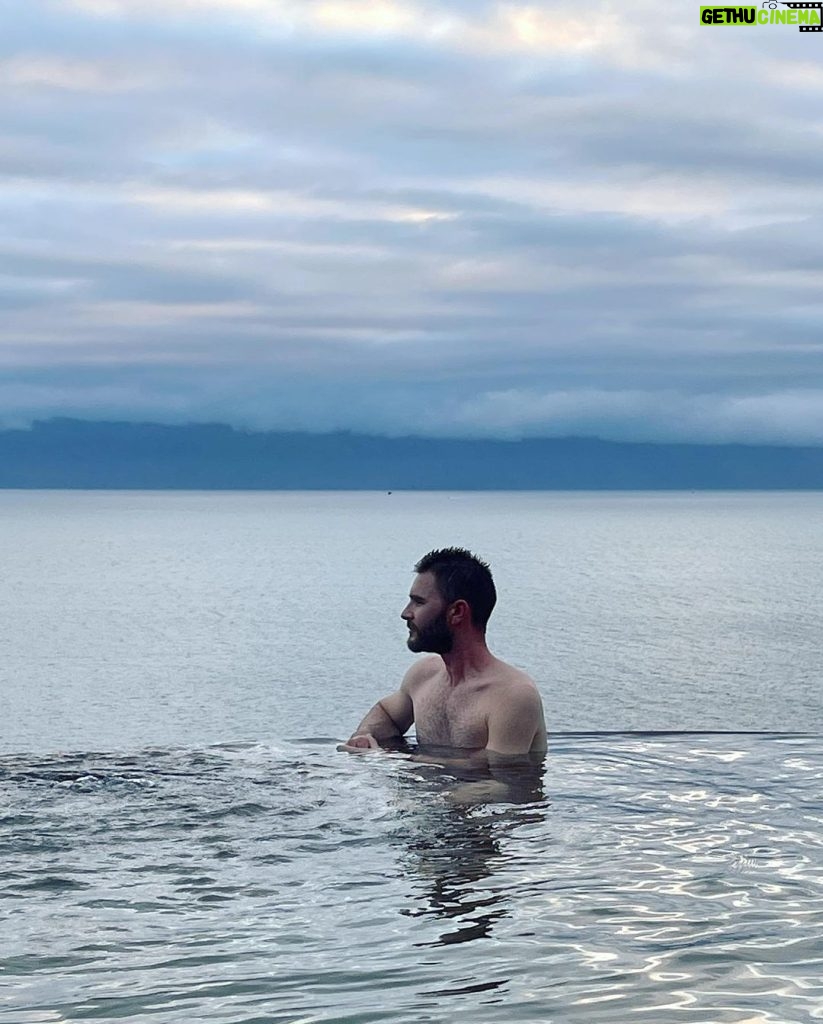 Cyprien Iov Instagram - J’ai passé 10 jours en Islande grâce à @icelandair et c’était mémorable 🌋 Iceland