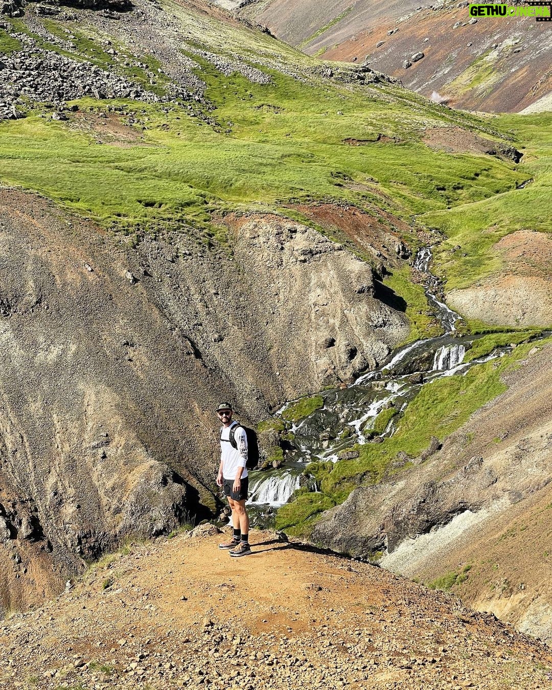 Cyprien Iov Instagram - J’ai passé 10 jours en Islande grâce à @icelandair et c’était mémorable 🌋 Iceland