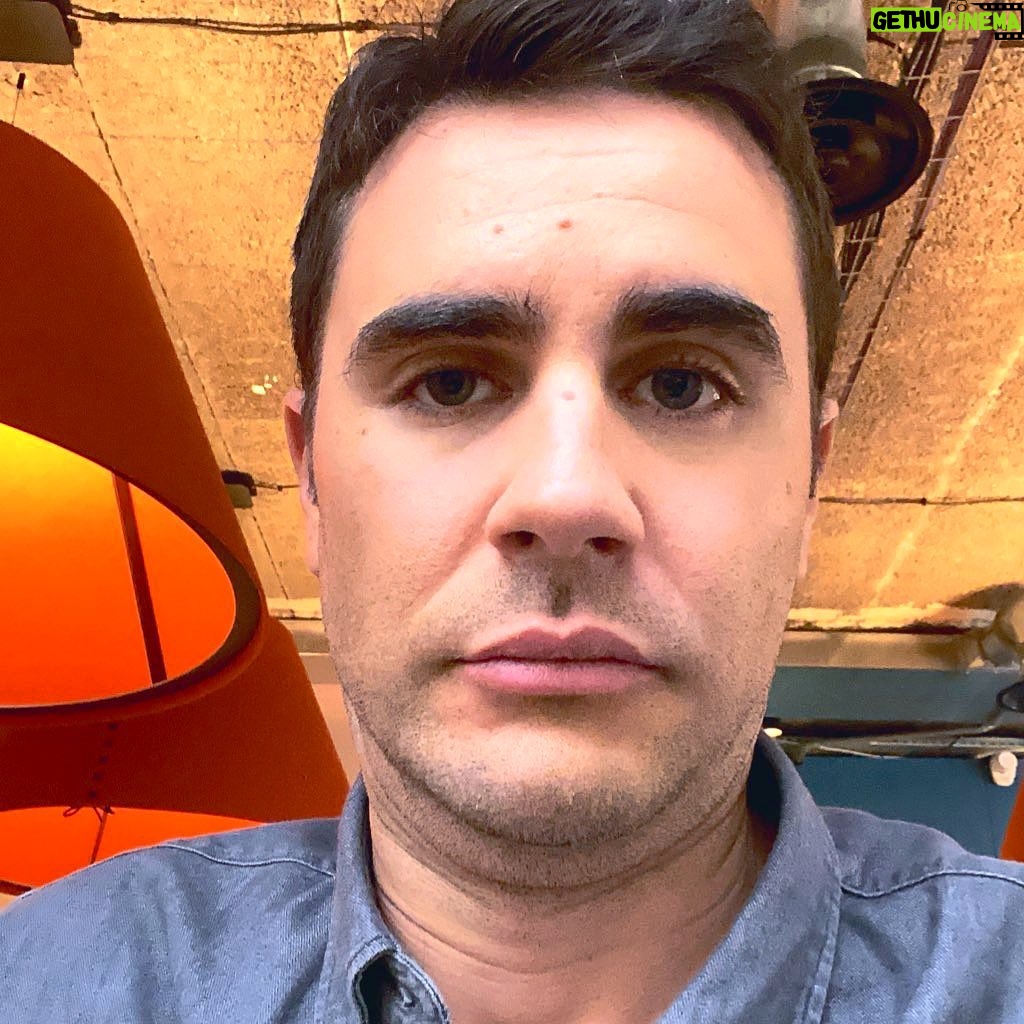 Cyprien Iov - 273.9K Likes - Avec ou sans barbe ? Hihi 💁🏻♂️ (je me dégoûte tout seul)