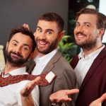 Cyprien Iov Instagram - Quand on débarque dans ta réunion sans crier garde.