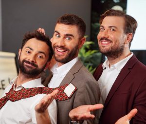 Cyprien Iov Instagram - Quand on débarque dans ta réunion sans crier garde.
