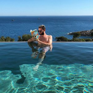 Cyprien Iov Instagram - C’est les VACANCES alors je vous fais gagner un voyage avec @CdiscountVoyages ! Grâce à eux, le gagnant pourra partir où il veut cette année, avec qui il veut et faire n’importe quelles activités pour une valeur de 1500€ 🏖
Pour participer, il faut :
- suivre @CdiscountVoyages
- commenter cette photo en taguant la personne avec qui tu veux partir ✌️
Vous avez jusqu’au 7 juillet pour participer, tirage au sort le 8 😎