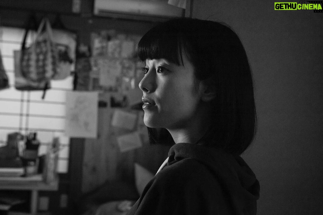 Cyprien Iov Instagram - Il y a tout juste un an sortait mon court métrage « Minori » et c’était un tournage très mémorable pour moi 🎂🌸✍️ Merci à toute l’équipe française, japonaise et aussi à vous. Photos par @soleneballesta Meguro River