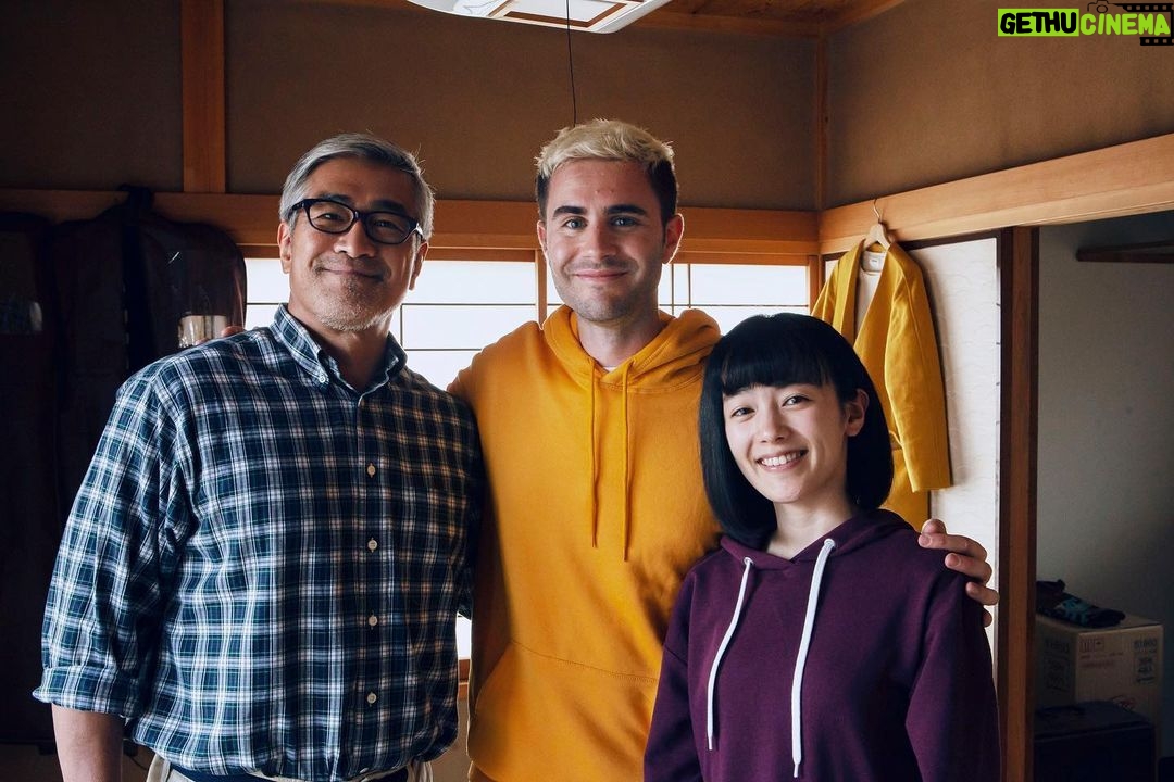 Cyprien Iov Instagram - Il y a tout juste un an sortait mon court métrage « Minori » et c’était un tournage très mémorable pour moi 🎂🌸✍️ Merci à toute l’équipe française, japonaise et aussi à vous. Photos par @soleneballesta Meguro River