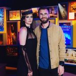 Cyprien Iov Instagram - 2 ans plus tard, je rencontre à nouveau Tim Burton qui m’a toujours inspiré. Ne zoomez pas sur #dumbo ou sur mon visage car je cache difficilement ma joie 😂