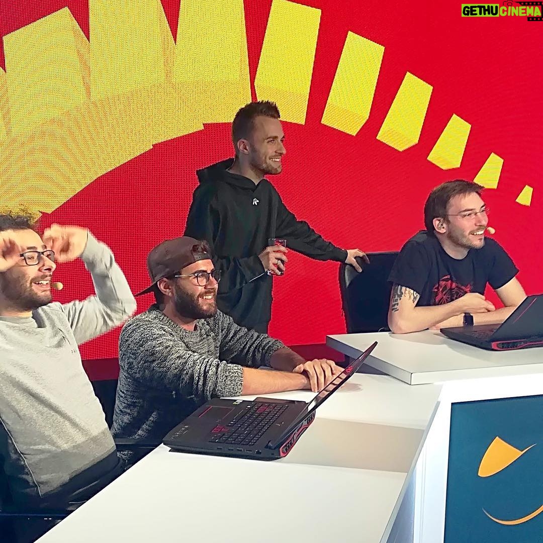 Cyprien Iov Instagram - Les personnes les plus inoffensives du globe terrestre.