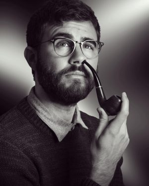 Cyprien Iov Instagram - Quand j'écris des blagues.
(photo @christophepanepinto)