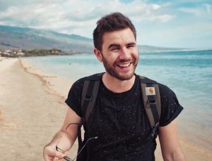Cyprien Iov Instagram - Quand t'étais pas prêt pour le soleil de La Réunion.