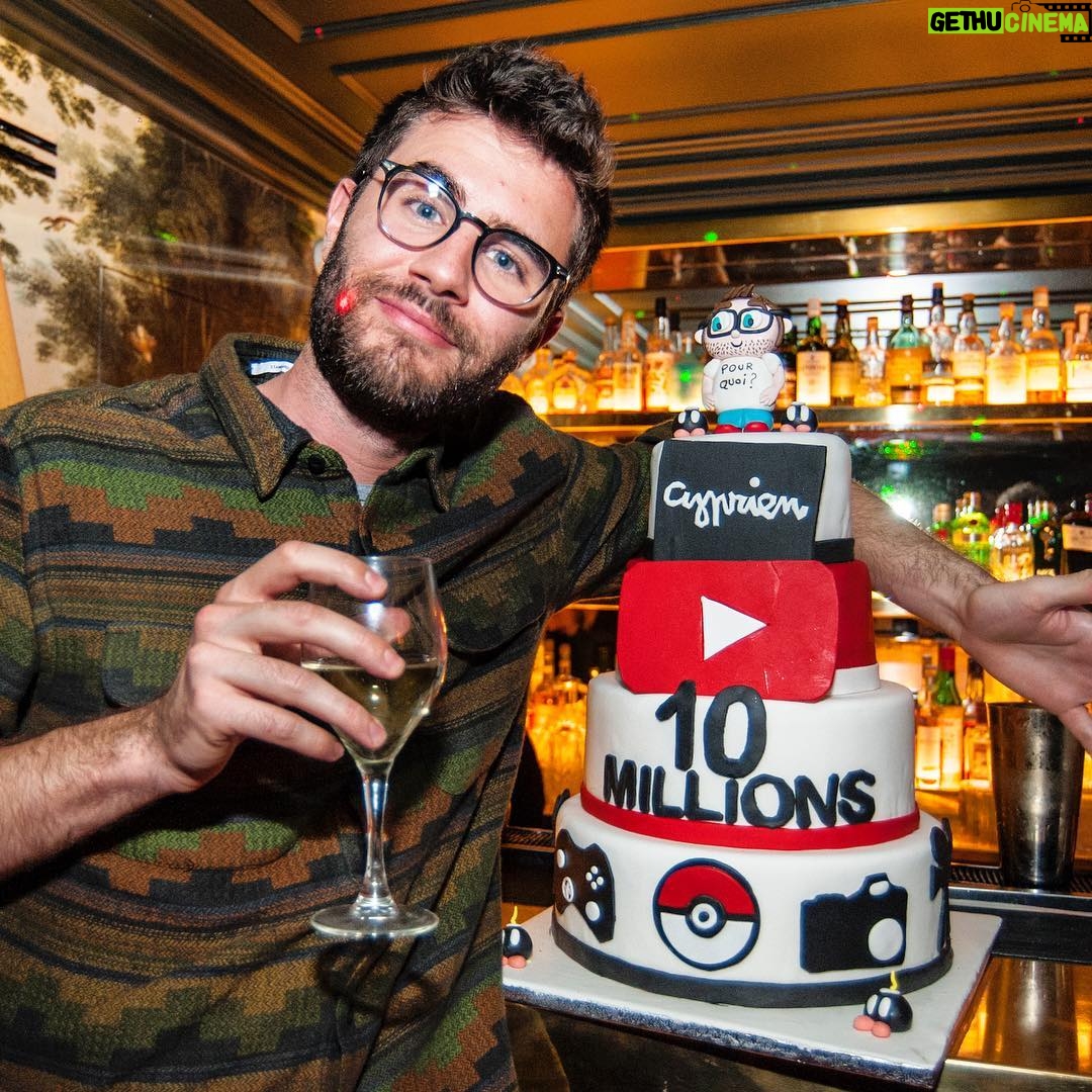 Cyprien Iov - 214K Likes - Avec mon pote comestible ! (gâteau @cakesparadise)