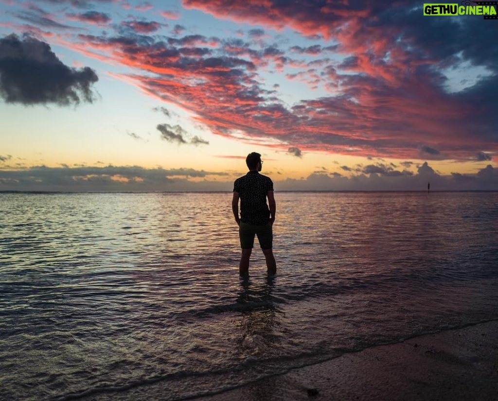 Cyprien Iov Instagram - Devant l'océan indien. Île de la Réunion