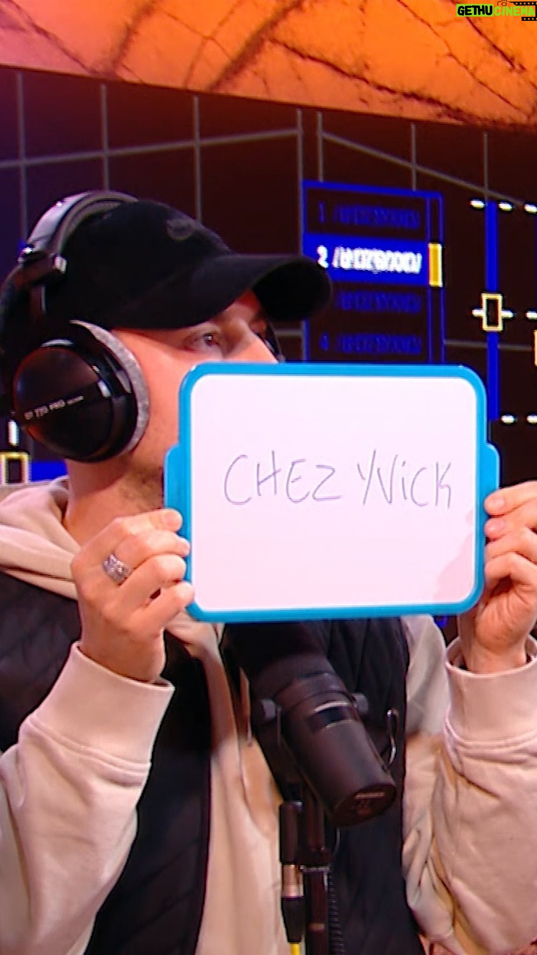 Cyprien Iov Instagram - Quand @freddygladieux réalise que l'odeur de la maison d'@yvick ressemble étrangement à...