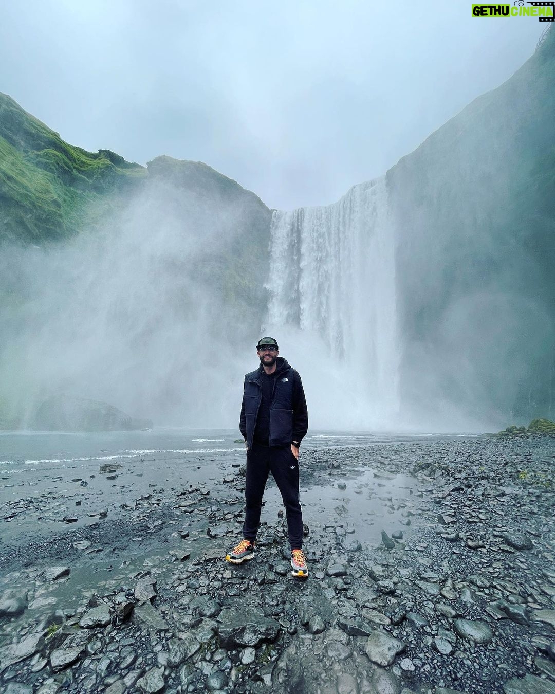 Cyprien Iov Instagram - J’ai passé 10 jours en Islande grâce à @icelandair et c’était mémorable 🌋 Iceland