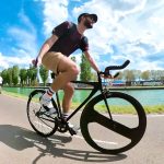 Cyprien Iov Instagram - Bonne journée 🚲🌍