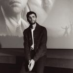 Cyprien Iov Instagram - Avant-première de Killers of The Flower Moon. Quand un film sort avec DiCaprio et De Niro et qu’il est réalisé par Scorsese, c’est un évènement alors t’es obligé de te saper. Disponible aujourd’hui en salle 🎞️ Merci @paramountpicturesfrancefr #KillersOfTheFlowerMoon #publicité Photo @sachaluisada Stylisme minanjah