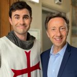Cyprien Iov Instagram - Nouvelle vidéo en ligne 🗡️ On fait des tournages pour avoir des souvenirs (et porter des perruques) Nilfgaard