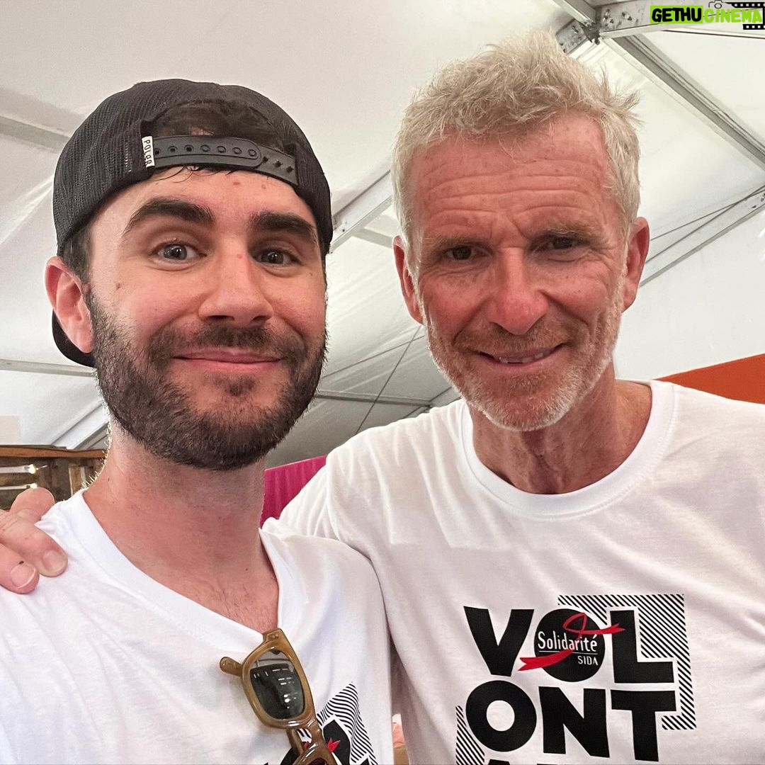 Cyprien Iov Instagram - Première fois à Biarritz pour le @festivalnouvellesvagues avec @youtube Shooting @odieuxboby + la gigastar @denisbrogniart_off aux @solidays Biarritz, France