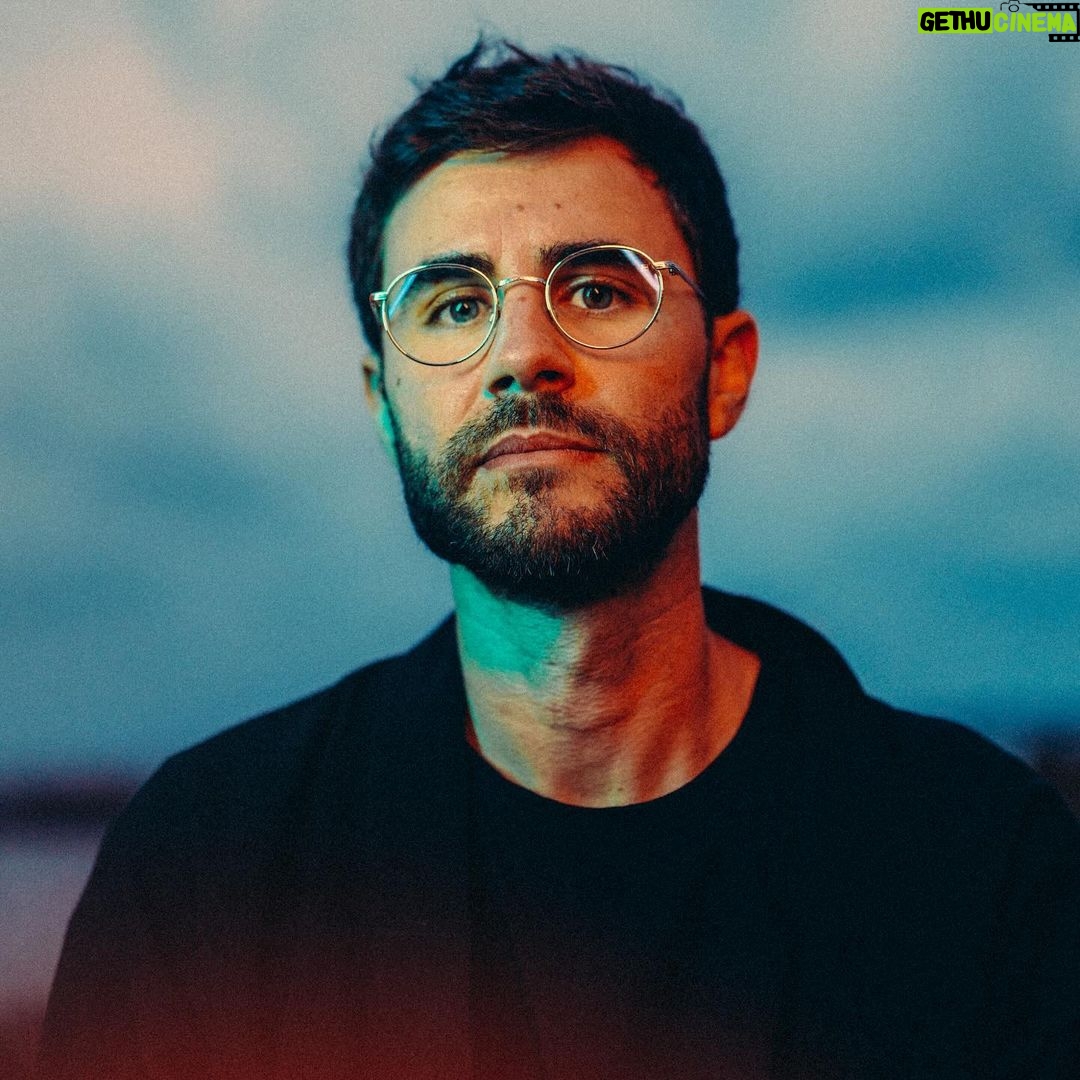 Cyprien Iov Instagram - Première fois à Biarritz pour le @festivalnouvellesvagues avec @youtube Shooting @odieuxboby + la gigastar @denisbrogniart_off aux @solidays Biarritz, France