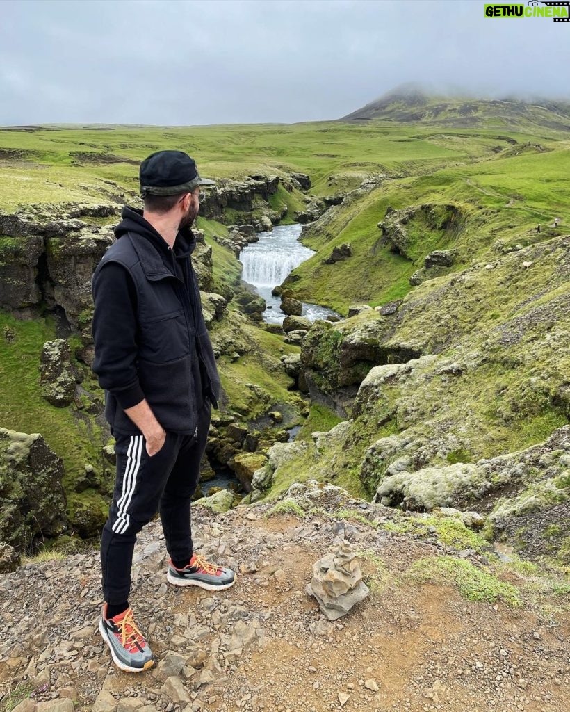 Cyprien Iov Instagram - J’ai passé 10 jours en Islande grâce à @icelandair et c’était mémorable 🌋 Iceland