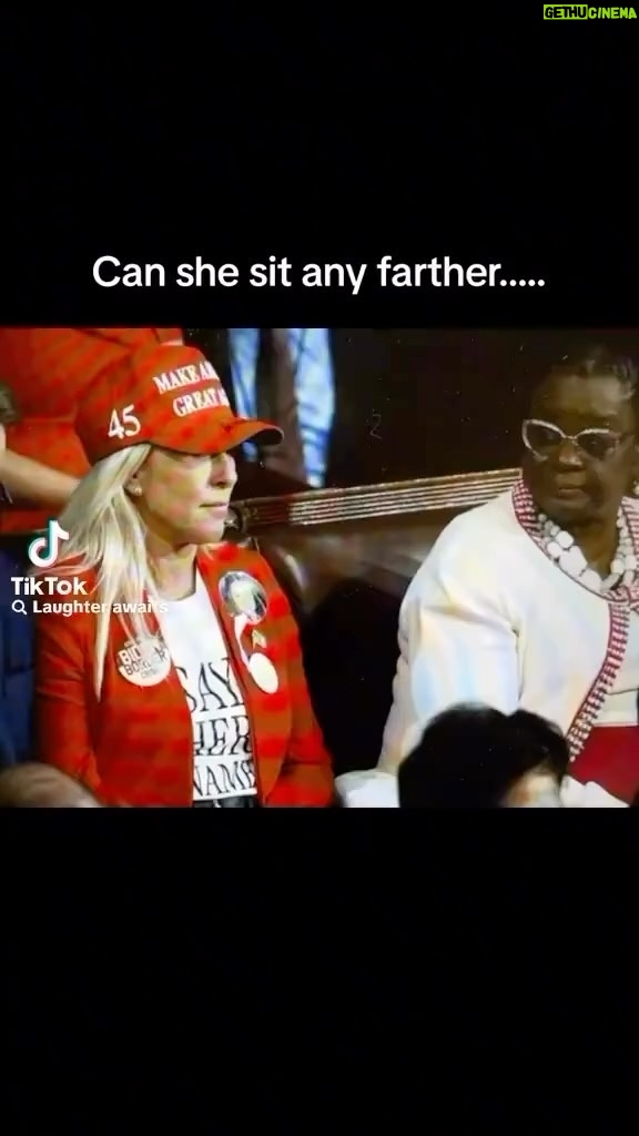 D.L. Hughley - 39.4K Likes - AND THAT’S EXACTLY HOW YOU LOOK AT SOMEONE VOTING FOR THAT CL🤡WN SHOW!! 🥴🥴🥴
#TeamDL
🎥: @_bigwink