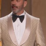 D.L. Hughley Instagram - THIS IS WHAT WE DO FOR A LIVING!! WELL PLAYED @jimmykimmel 👏🏾👏🏾👏🏾👏🏾 MAYBE NOW HE’LL REALIZE, THERE’S A DIFFERENCE IN PEOPLE LAUGHING WITH YOU AND AT YOU! 🤣🫠 #TeamDL @jimmykimmel : This is my Oscar. Thank you Donald Trump.