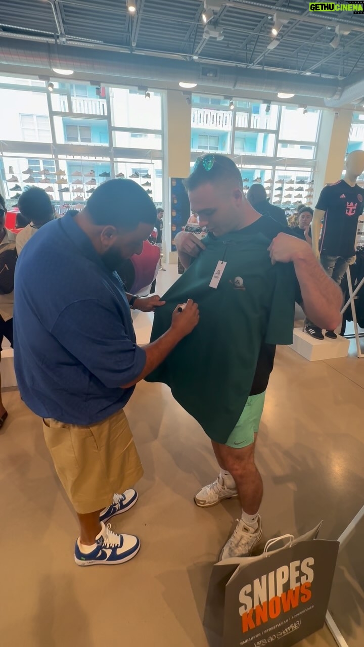 DJ Khaled Instagram - Bless up let’s go shopping Miami south beach 🏝️ 7th and colliins WE THE BEST SNIPES SUOER STORE 🏬 @wethebest @snipes_usa love is the only way .