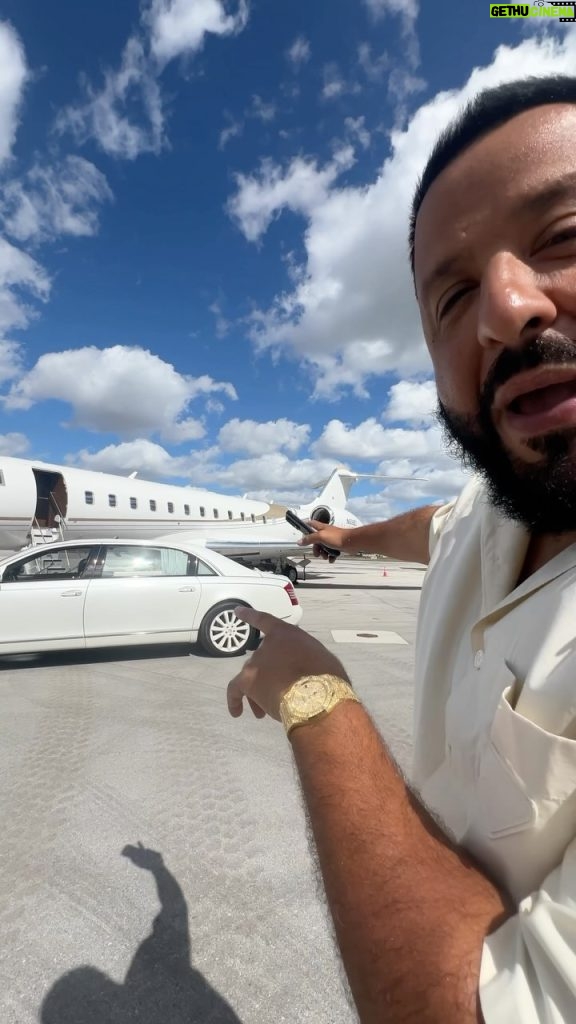 DJ Khaled Instagram - Very simple dem not want u to win SO WIN BIG For motivation inspiration vibes only I roll wit GOD 🤲🏽 I call her , IM ON MY WAY ! @wethebest air 🛩️ @djkhaled @champagnepapi ✌🏽 anthems 🔐 ☝🏽 ready to go PON dem 🤯 Going over art 🖼️ and going over treatments summer Starts when ever I let anthem go that’s when summer starts but 🫵🏽 know dat already ! 🌞🆙 You know word for word 🎤 #GOLBAL6500 #GLOBALBOYZ #GODID 🤲🏽 GRATEFUL