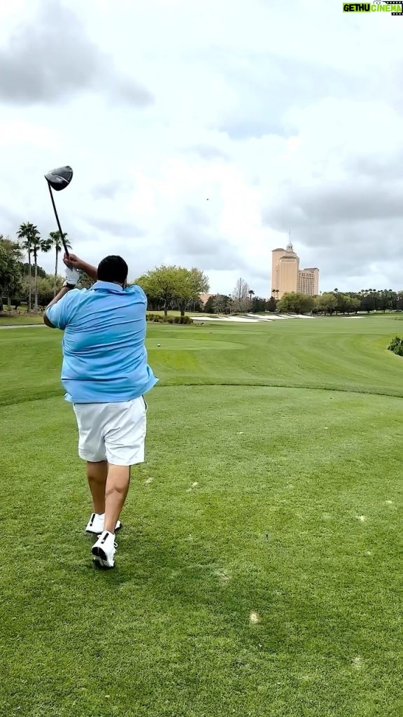 DJ Khaled Instagram - Who’s next ? I’m available to play in Florida Or Bahamms bring 2 bags a golf bag and brown paper bag , I love to work on my album and play golf at the same time it’s a vibe , BUT WHOS NEXT? 🏌️‍♂️💼🏝️⛳️ @wethebest |GOLF