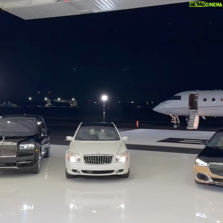 DJ Khaled Instagram - All dem see is the glory but dem not know the story Swipe for clarity , I ROLL WIT GOD 🤲🏽 I LOVE U GOD 🤲🏽 Major 🔑 alert GO HARD WIN BIG , love is the only way