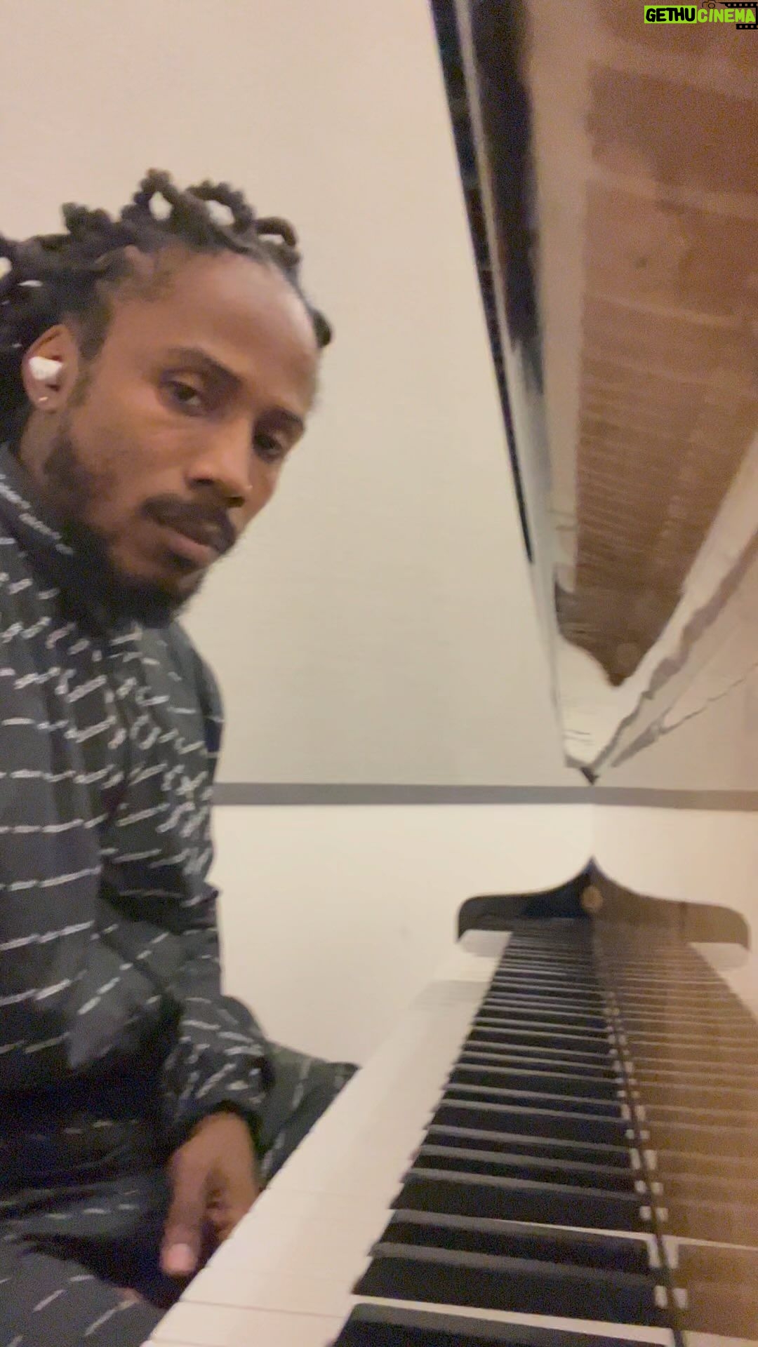 D Smoke - 8.3K Likes - If Raphael got out of Jail…he’d play this. @mayorofkingstown
@paramountplus
#season3
Filming has begun!