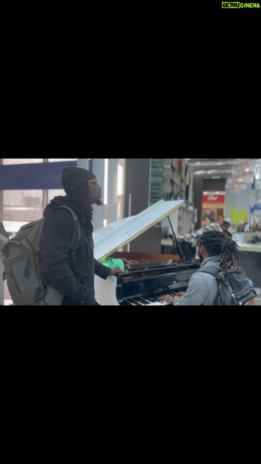 D Smoke - 6.4K Likes - @dsmoke7 never met a piano he wouldn’t sit at and play, so I joined in for an impromptu show at O’hare Airport in Chicago.
Should we do more duo content?
