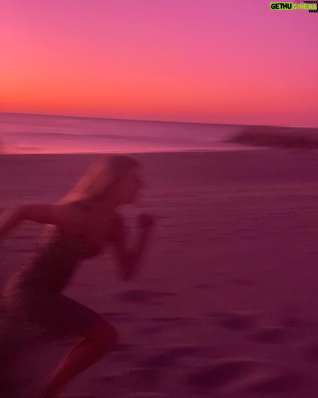 Dacre Montgomery - 363.1K Likes - I brought my sand to the beach
Hopped out the Lam' with the sheep