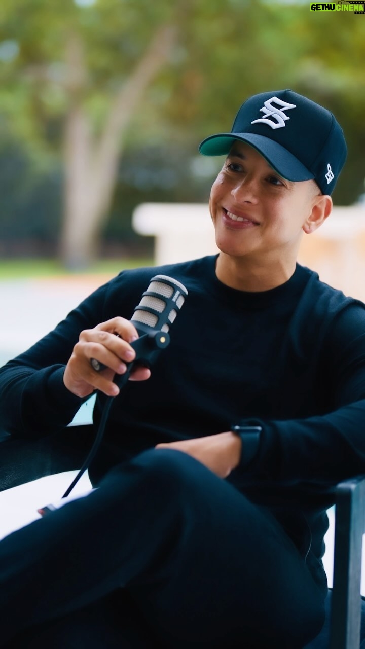 Daddy Yankee Instagram - A veces nos cuesta mucho ser empáticos y comprender realmente lo que es la empatía… Cuando la entendemos, la disfrutamos y cambia con ella la manera en que vemos las cosas ✨❤️ Saludos familia! ❤️ Muchos me escribieron porque les encantó la idea de las reflexiones y por lo mismo acá les grabé esta que me encanta. Que tengan una linda semana y recuerden: ✝️ “Alégrense con los que están alegres; lloren con los que lloran” | Romanos 12:15 DTB 🙏🏼