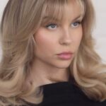 Dagi Bee Instagram - Die Nachfrage war RIESIG! 😍 Mein Step by Step Tutorial zur 90‘s inspired blowout Frisur die ich aktuell trage 🫶🏼 Produkte die ich benutze : - Dyson Airwrap - Redken Hitzeschutz : Thermal Spray - Color Wow - Raise the root ( Volumen am Ansatz ) - Lockenwickler ( 64 mm ) #hairinspo #dysonairwrap #90sinspired #blowout #hairroller #bangs #layershaircut